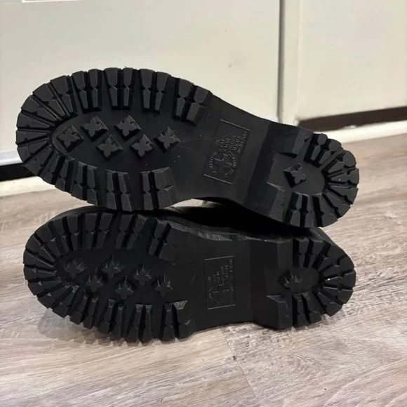 Dr. Martens Black platform Chelsea boot size 6 - Picture 3 of 4